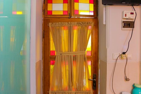 اتاق یک نفره با سرویس فرنگی در هتل تهران