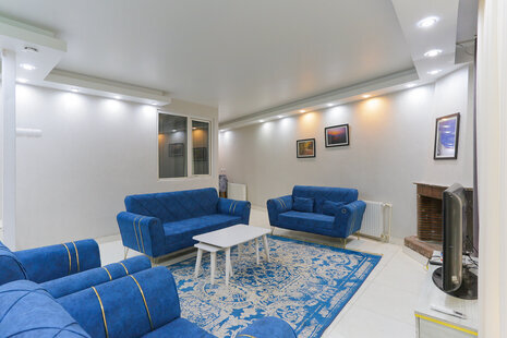 آپارتمان مبله تکخواب همکف حیاط سبز در نیاوران