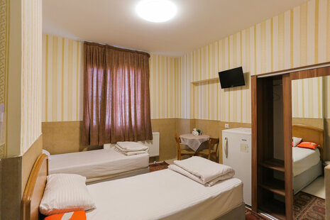 اتاق 303 صدریه در مهمانپذیر میدان خراسان