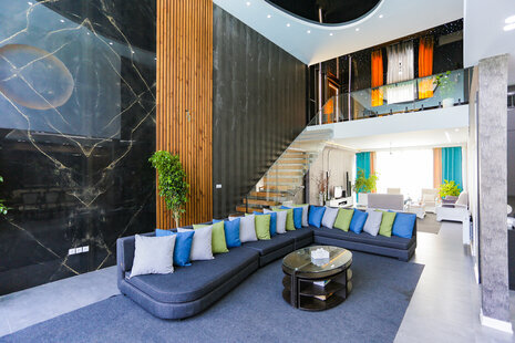 ویلا دوبلکس سه خواب استخردار سرپوشیده باغ بهشت در چهارباغ