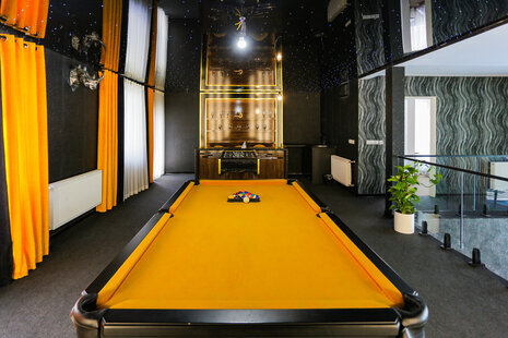 ویلا دوبلکس سه خواب استخردار سرپوشیده باغ بهشت در چهارباغ