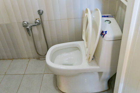 اتاق چهار نفره با سرویس فرنگی کاناپه دار در هتل تهران