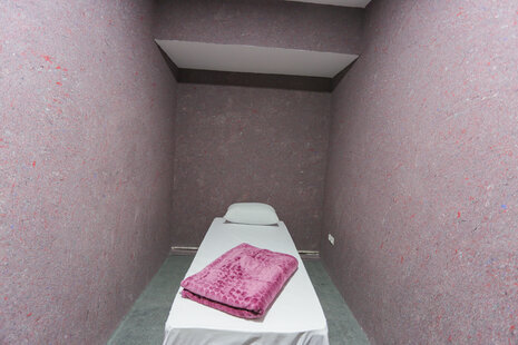 واحد تکخواب چهار نفره 207 در مسافرخانه میدان فردوسی