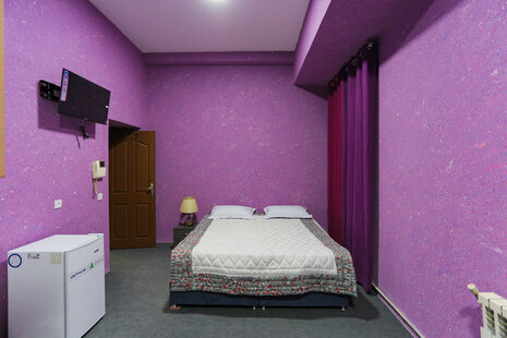 واحد دو نفره در مسافرخانه در میدان فردوسی