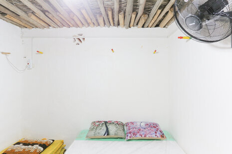 اتاق گل نرگس در بومگری بندر لافت