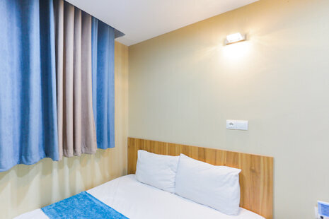 واحد دونفره با سرویس بهداشتی ایرانی در هتل در خیابان پانزده خرداد