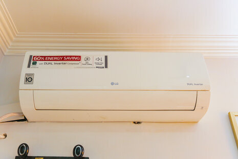 اتاق یک نفره با سرویس فرنگی در هتل تهران