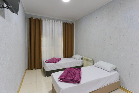 واحد تکخواب پنج نفره VIP 203 در مسافرخانه میدان فردوسی