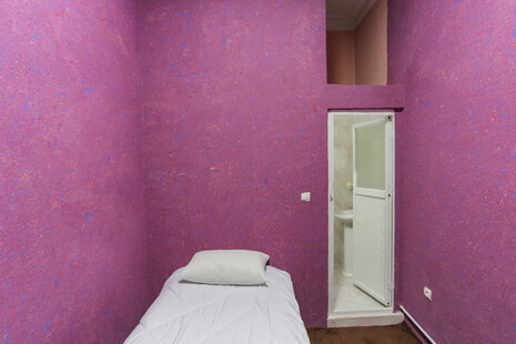 واحد تکخواب چهار نفره 108 در مسافرخانه میدان فردوسی