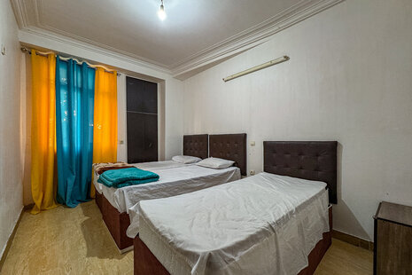 آپارتمان مبله دوخواب 1  امید یک در قشم