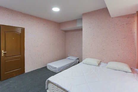 واحد تکخواب پنج نفره در مسافرخانه در میدان فردوسی