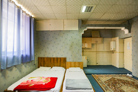 سوئیت 4 نفره در مهمانسرا در مولوی تهران