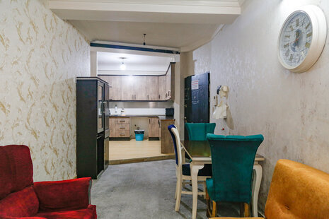 آپارتمان مبله تکخواب 12  امید یک در قشم