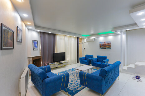 آپارتمان مبله تکخواب همکف حیاط سبز در نیاوران