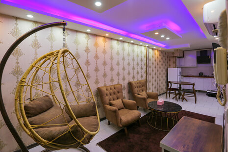 آپارتمان مبله تکخواب طبقه همکف در خیابان جی