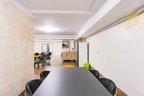 آپارتمان مبله (بیلیارد دار) زیر همکف دو خواب در فاطمی