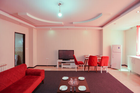 آپارتمان مبله طبقه اول در باغ فیض