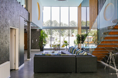 ویلا دوبلکس سه خواب استخردار سرپوشیده باغ بهشت در چهارباغ