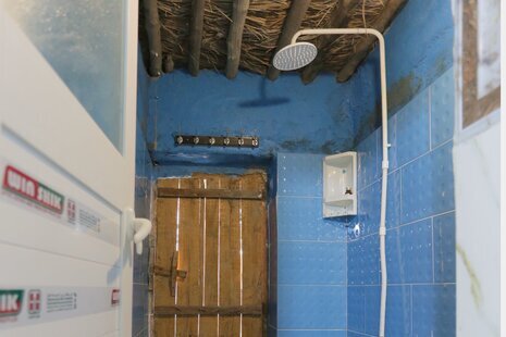 اتاق گل نرگس در بومگری بندر لافت