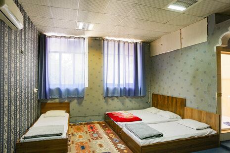 سوئیت 4 نفره در مهمانسرا در مولوی تهران