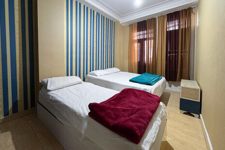 آپارتمان مبله تکخواب 8  امید یک در قشم