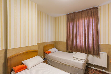 اتاق 303 صدریه در مهمانپذیر میدان خراسان