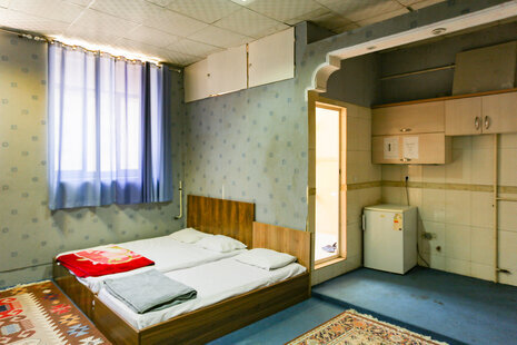 سوئیت 4 نفره در مهمانسرا در مولوی تهران