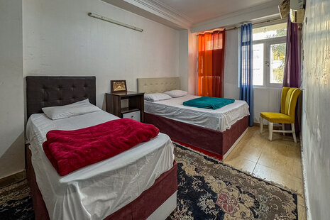 آپارتمان مبله دوخواب 1  امید یک در قشم