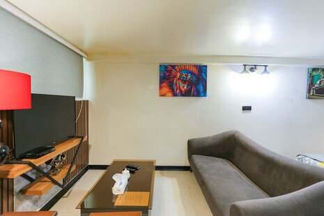 سوئیت جکوزی دار نقلی و لوکس اشرفی اصفهانی کد (09)