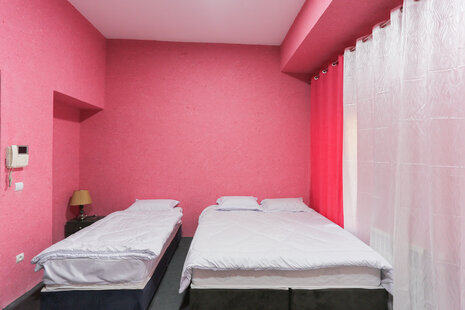 واحد سه نفره در مسافرخانه در میدان فردوسی