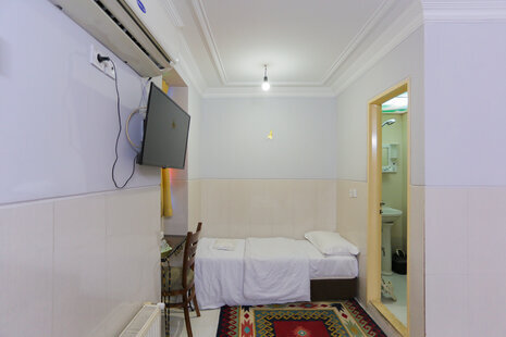 اتاق سه نفره با سرویس ایرانی در هتل میدان راه آهن تهران