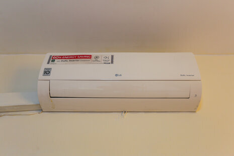 اتاق چهار نفره با سرویس فرنگی کاناپه دار در هتل تهران