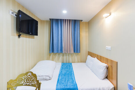 واحد دونفره با سرویس بهداشتی ایرانی در هتل در خیابان پانزده خرداد