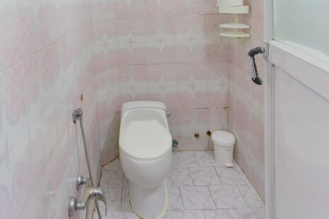 واحد تکخواب چهار نفره 207 در مسافرخانه میدان فردوسی