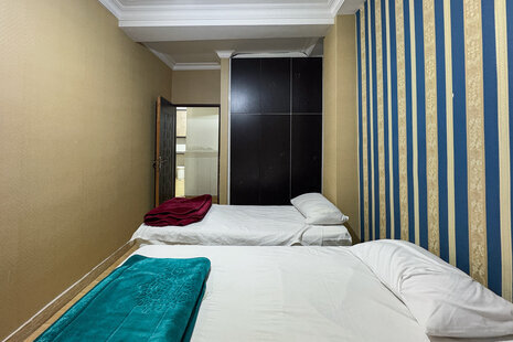 آپارتمان مبله تکخواب 8  امید یک در قشم