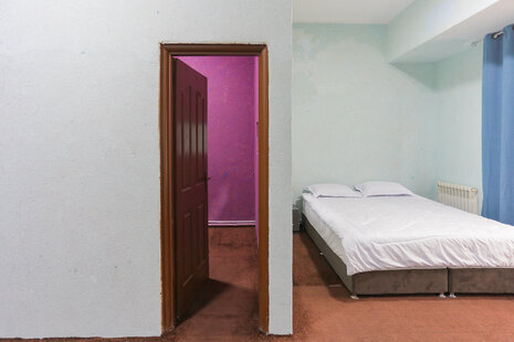 واحد تکخواب چهار نفره 108 در مسافرخانه میدان فردوسی