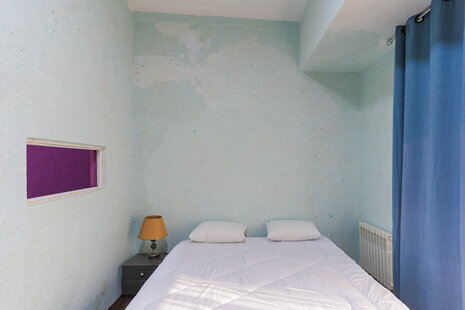 واحد تکخواب چهار نفره در مسافرخانه در میدان فردوسی