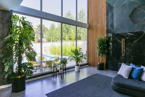 ویلا دوبلکس سه خواب استخردار سرپوشیده باغ بهشت در چهارباغ