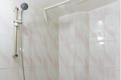 واحد تکخواب چهار نفره 108 در مسافرخانه میدان فردوسی