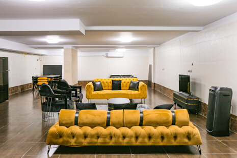 آپارتمان مبله (بیلیارد دار) زیر همکف دو خواب در فاطمی