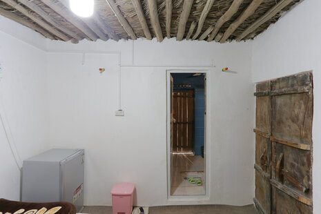 اتاق گل نرگس در بومگری بندر لافت