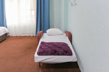 واحد تکخواب چهار نفره 108 در مسافرخانه میدان فردوسی