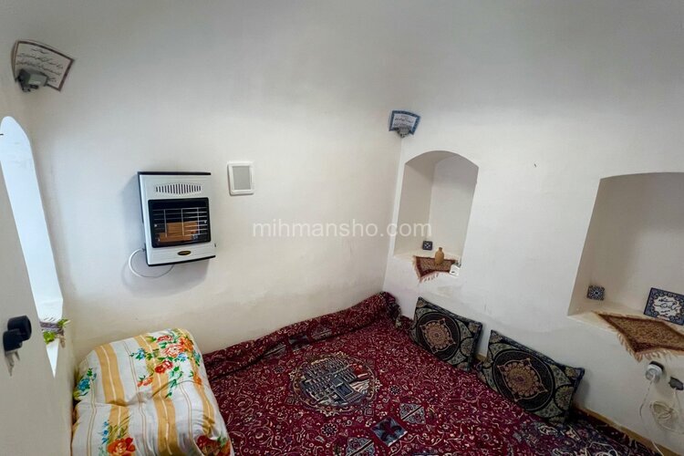 اتاق شبستان در اقامتگاه بومگردی میمه
