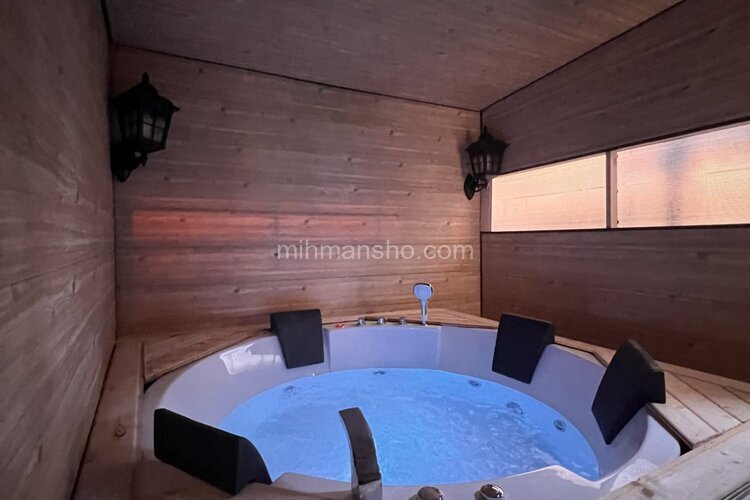 کلبه سوئیسی دوبلکس ساحلی ٱلا در نور