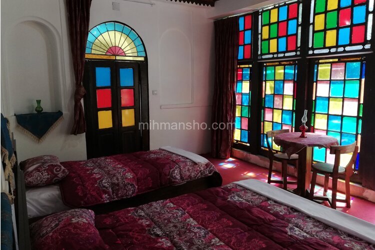 اتاق 5دری در اقامتگاه بومگردی درشیراز