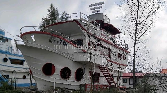 لنج طبقه بالا رویال قرمز