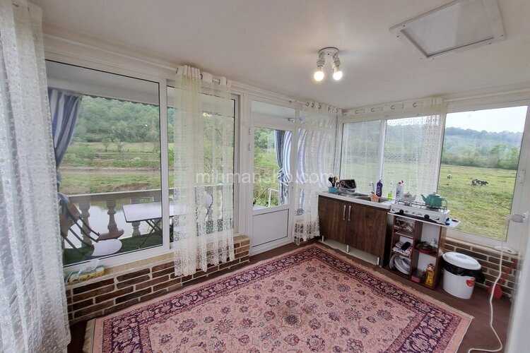 واحد تکخواب سکوت سقالکسار در طبقه دوم ویلای رشت