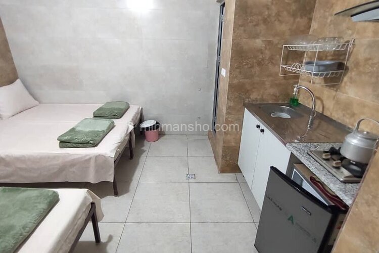 اتاق 104 چهار تخت در مسافرخانه قم