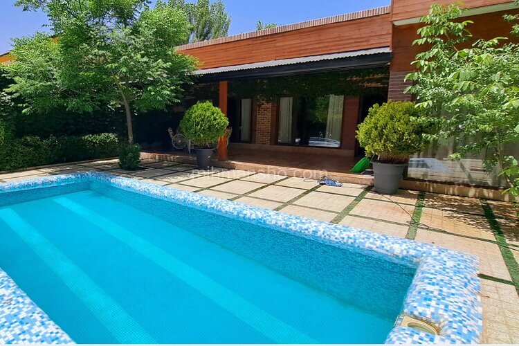 ویلا استخردار دوخواب در نمکلان تهراندشت