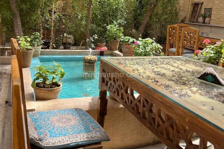 اتاق 12 متری در عمارت بومگردی شیراز